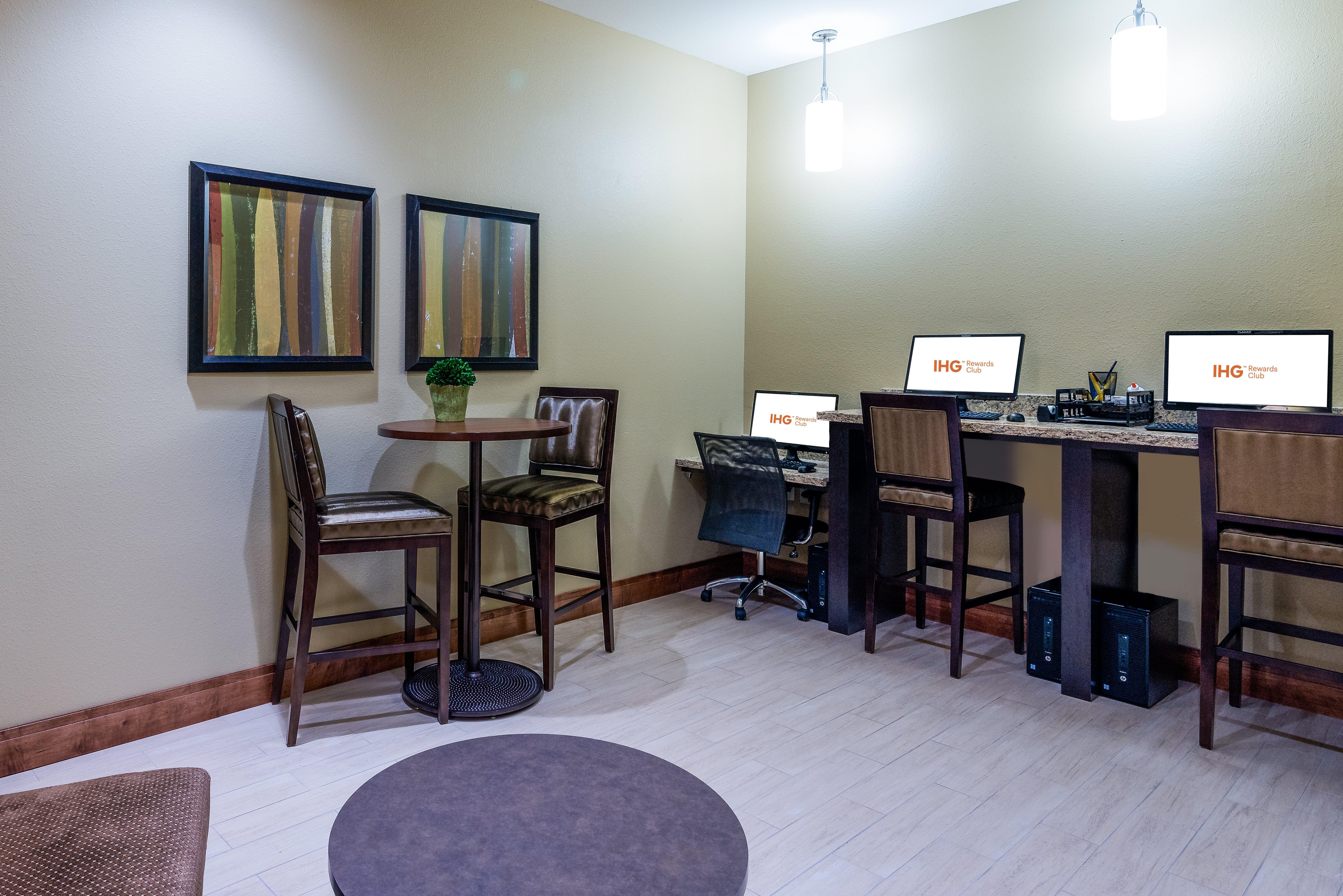 Staybridge Suites Eau Claire - Altoona By Ihg Экстерьер фото