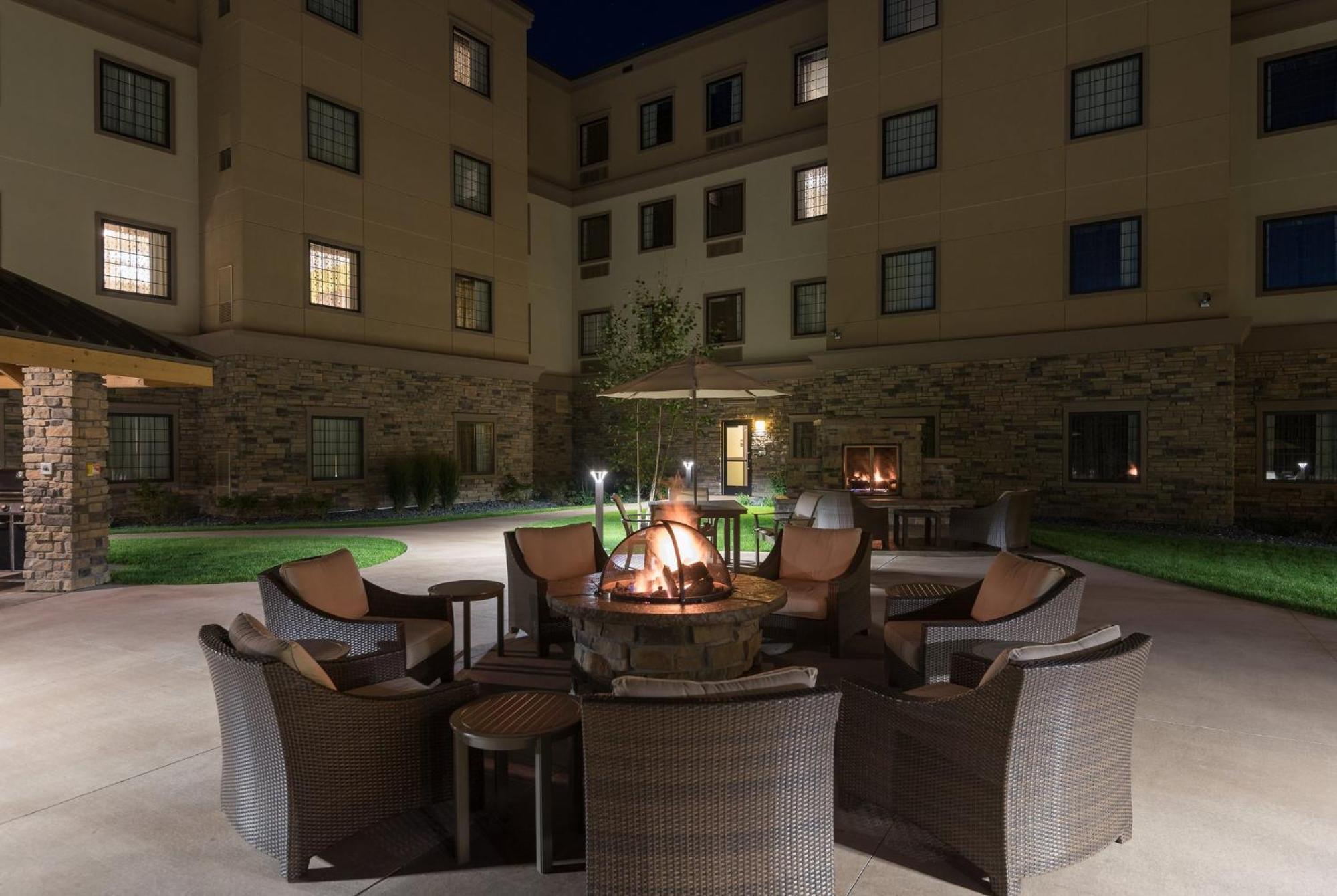 Staybridge Suites Eau Claire - Altoona By Ihg Экстерьер фото